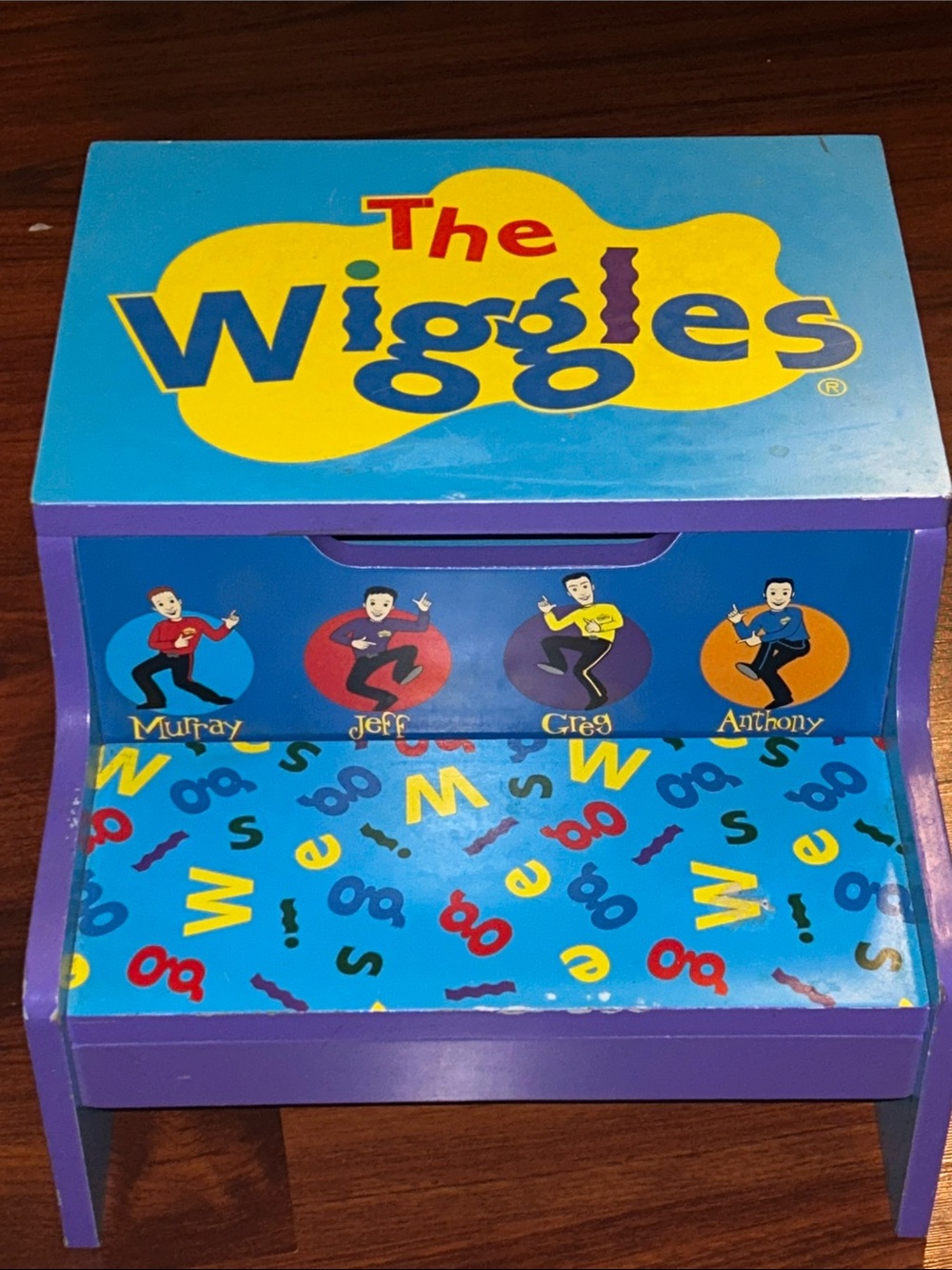 VTG 2003/2004 The Wiggles Wooden Step Stool Storage Bin HTF Collectible